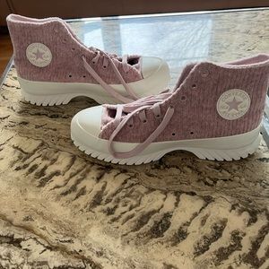 NWOT Chuck Taylor All Star Converse Lugged 2.0 Velour Size 11.5 Womens
